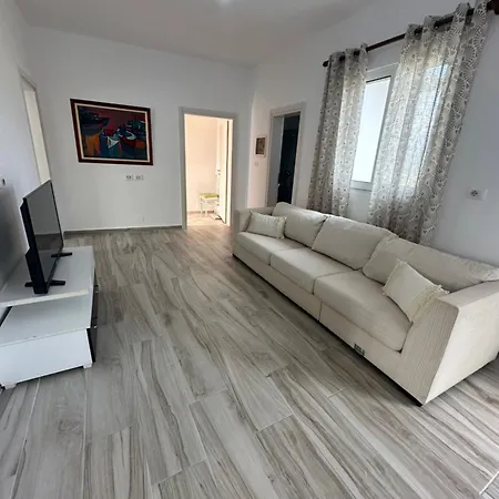 Private House For Rent بيت للعطل *