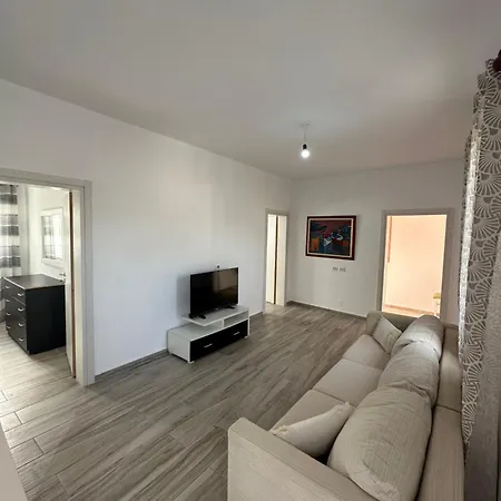 Private House For Rent بيت للعطل
